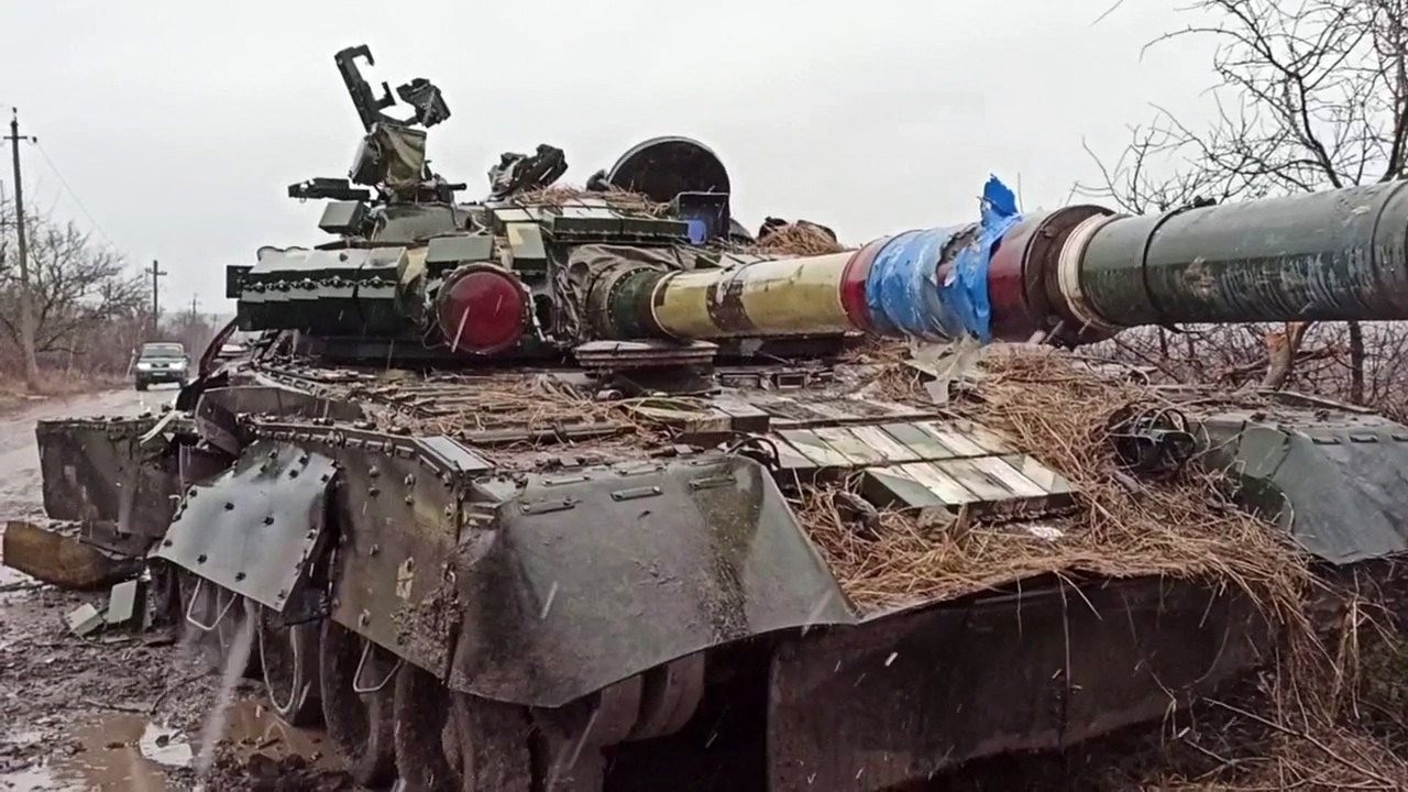 Tuhottu ukrainalainen tankki.