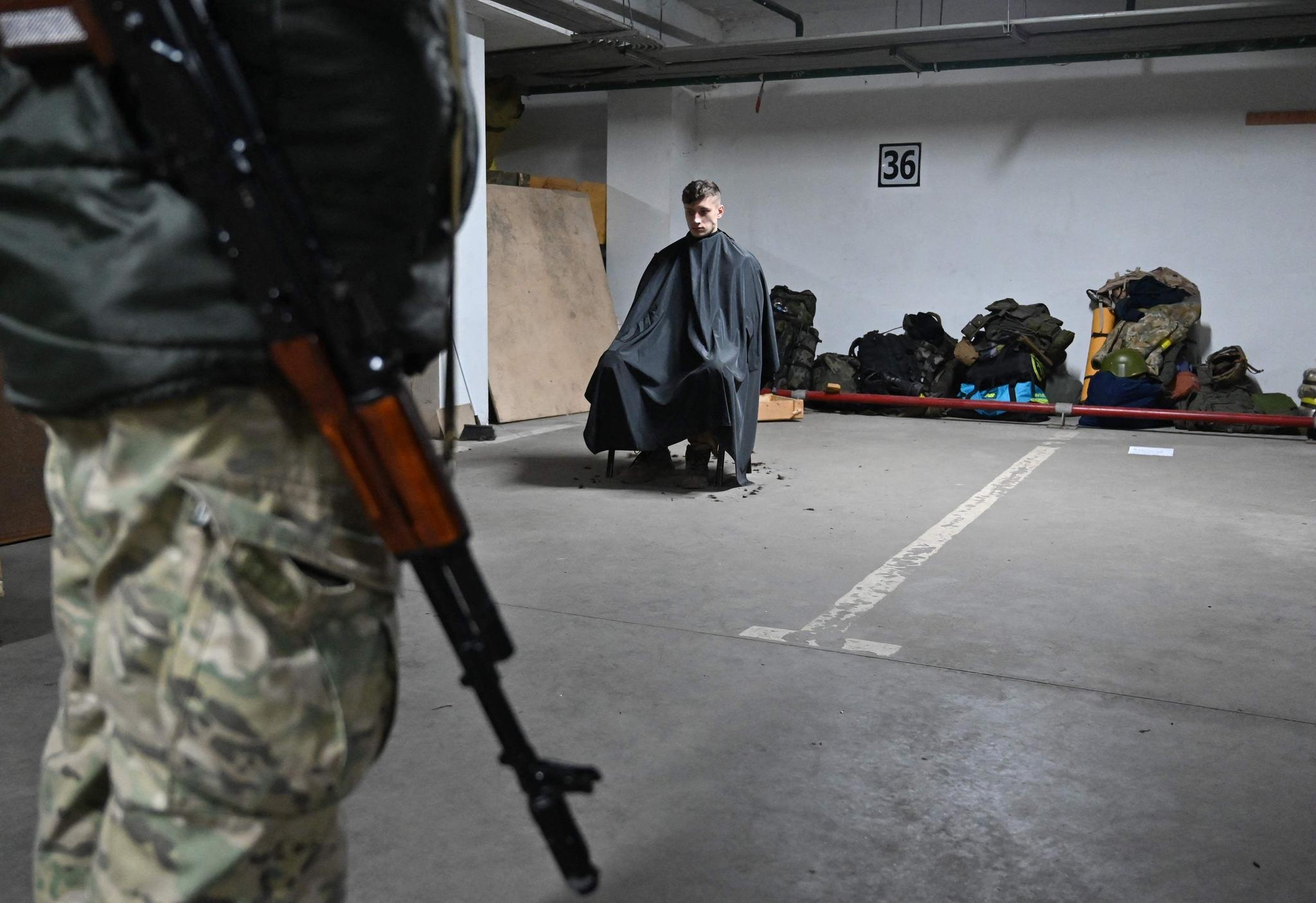 Sotilaita harjoituksissa Kiovassa.
