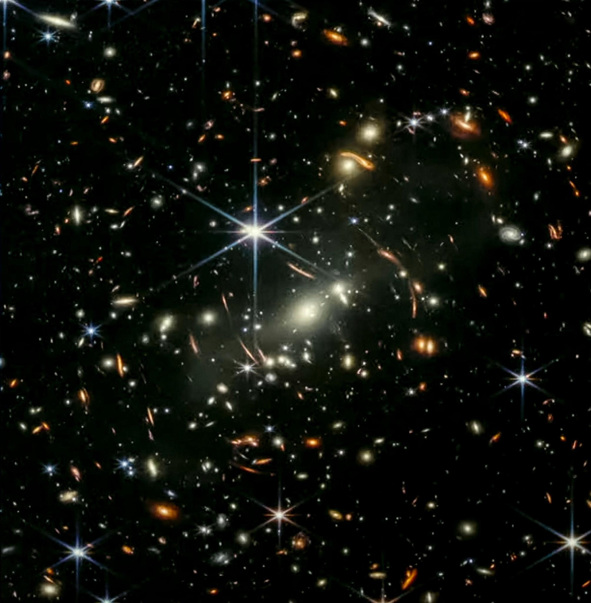 Avaruusteleskooppi James Webbin ensimmäinen kuva.