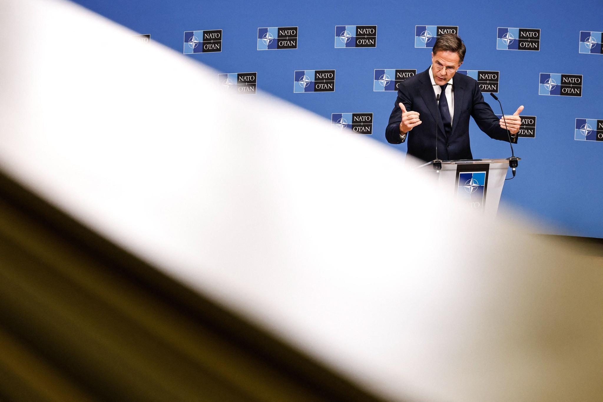 Naton pääsihteeri Mark Rutte Brysselissä keskiviikkona. Hän ei ole vielä antanut täyttä tukeaan Zelenskyin suunnitelmalle.