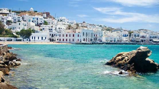 Kreikan saaret tarjoavat niin vilkasta yöelämää kuin uneliaita kalastajakyliä.