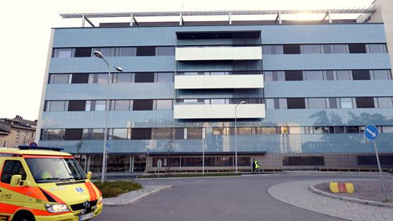 Helsinkiläisen Haartmanin sairaalan ensiapu päivystää jouluna.