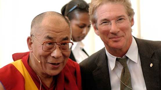 Richard Gere poseeraa oppi-isänsä, Dalai Laman kanssa.