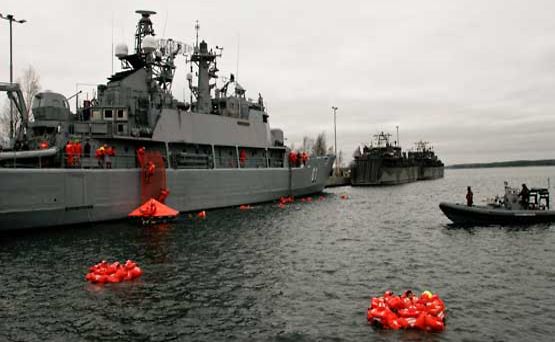 Suomalaiset lähtevät Somalian vesille tammikuussa 2010.