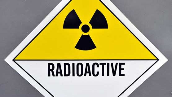 Radioaktiivisuudesta varoittava kyltti.