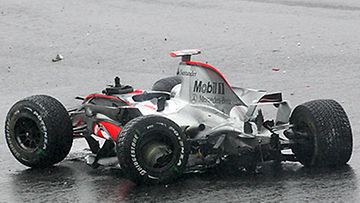 Fernando Alonson ajokki Japanin GP:n ulosajon jälkeen. Kuva: Gero Breloer/EPA.
