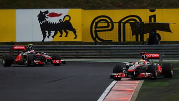 McLarenin Jenson Button ja Lewis Hamilton Unkarissa