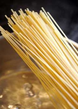 Spaghetti on jäänyt osaksi suomalaisen ruokapöydän tarjontaa.