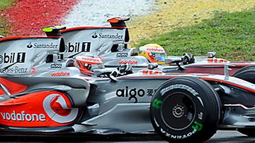 Heikki Kovalainen ja Lewis Hamilton, kuva: Gero Breloer / Epa