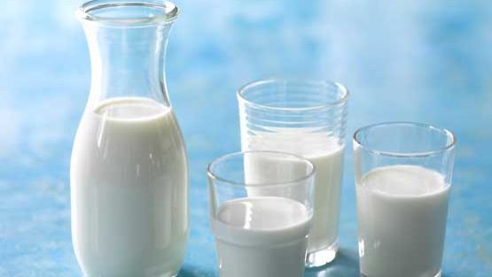 Käsittelemätön maito sisältää runsaasti terveydelle suotuisia aineosia.