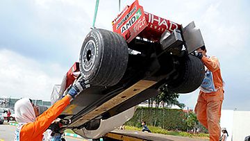 Felipe Massan auto keskeytyksen jälkeen, kuva: EPA/Gero Breloer 