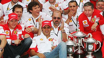 Kimi Räikkönen, Felipe Massa ja Jean Todt, kuva: Clive Rose/Getty Images 