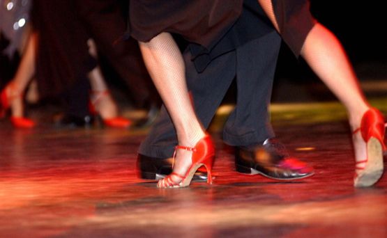 Tanssiessa jumpataan pohjelihasten lisäksi myös aivonystyröitä. 