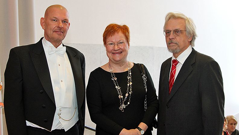 Tarja Halonen Strauss-konsertissa. Seurana Pentti Arajärvi ja tapahtuman tuottaja Patrick Lagus. 