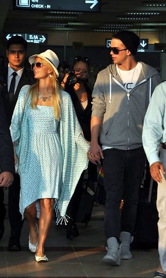 Paris Hilton ja River Viiperi käsi kädessä Goalla.