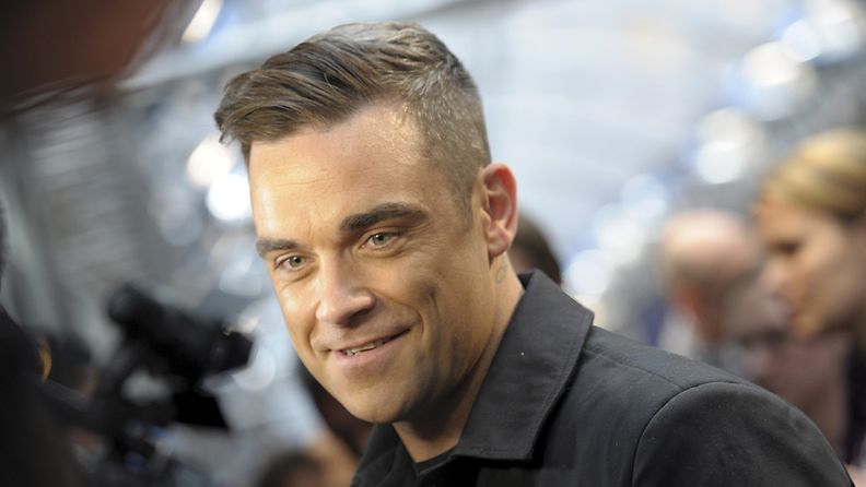 Robbie Williams kiittelee perhettään selviytymisestä.