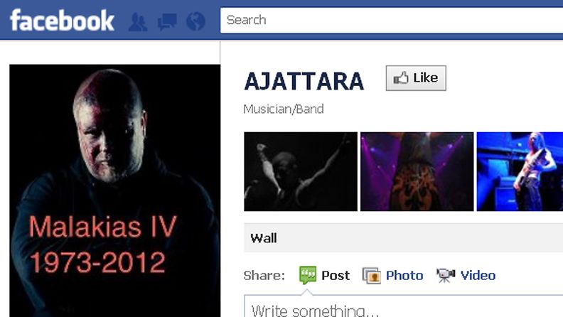 Ajattara-bändi kunnioittaa entisen bändikaverin menehtymistä Facebookissa. Kuvakaappaus bändin Facebook-sivulta.