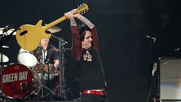 Green Dayn Billie Joe Armstrong riehui perjantaina Las Vegasin keikalla.