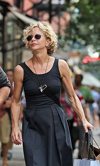 Meg Ryan kävelyllä New Yorkissa.