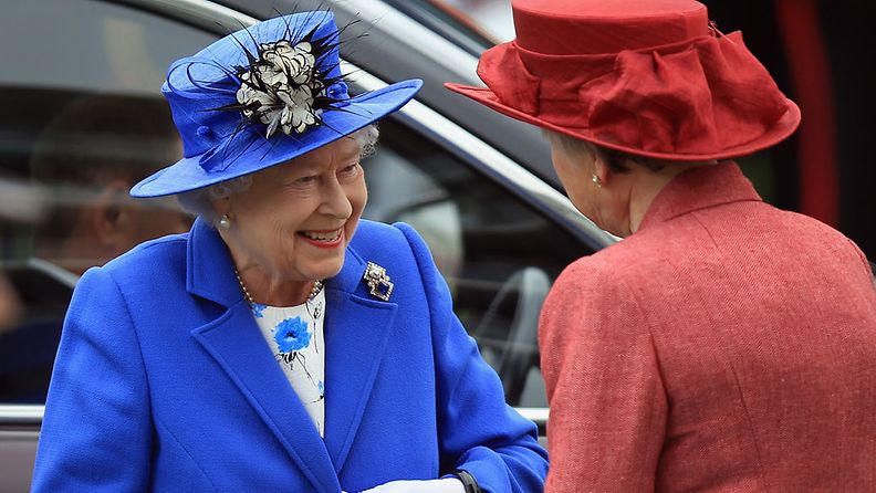 Kuningatar Elisabet oli yhtä hymyä.