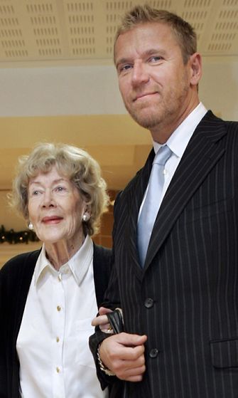 Renny Harlin äitinsä Liisa Harjolan kanssa vuonna 2004.