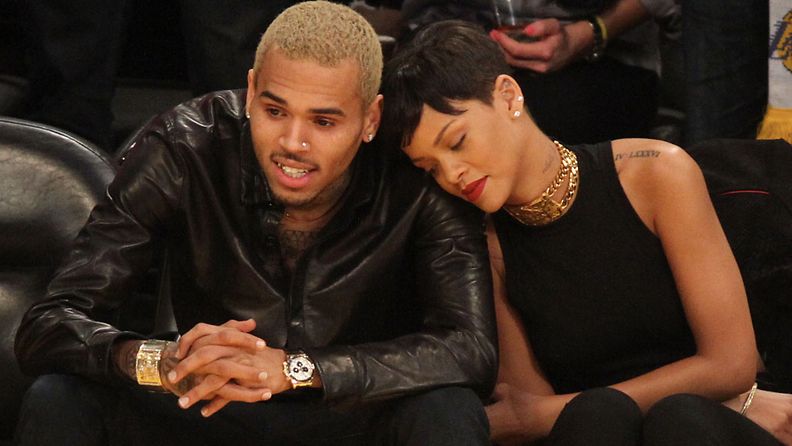 Chris Brown ja Rihanna katsomossa.