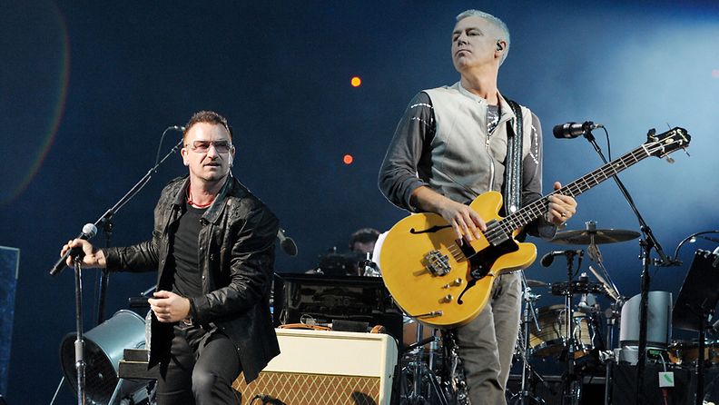 U2-yhtyeen Bono ja Adam Clayton. 