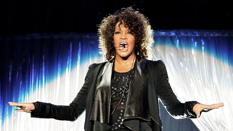 Whitney Houston keikalla Milanossa toukokuussa 2010.