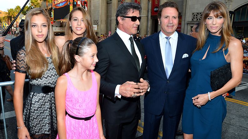 Sylvester Stallone saapui läheistensä kanssa The Expendables 2 -elokuvan ensi-iltaan.