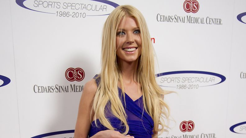 Tara Reid avioitui.