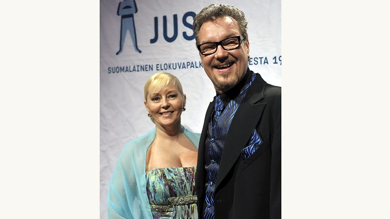 Näyttelijät Kirsi Uskali ja Juha Veijonen.