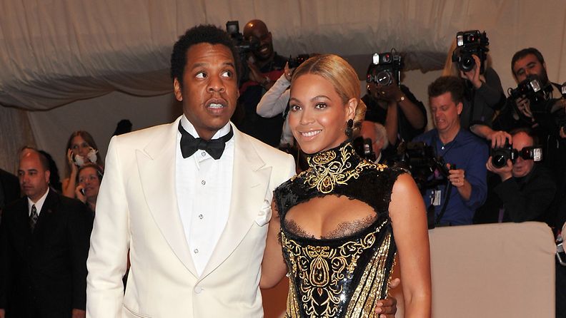 Laulaja Beyoncé aviomiehensä Jay-Z:n kanssa