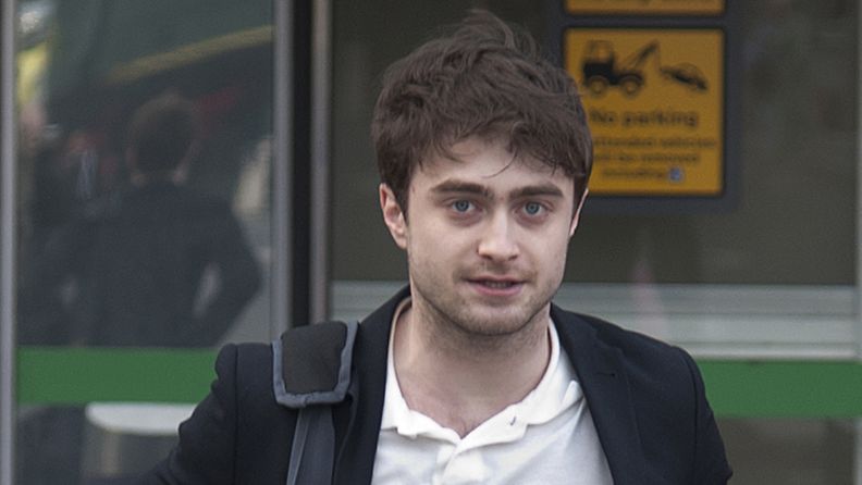 Daniel Radcliffe lentokentällä Lontoossa 28.4.2013.