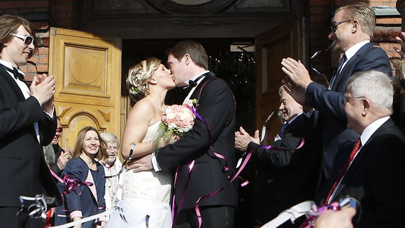 Vappu Pimiä meni naimisiin vapunaattona 2013.