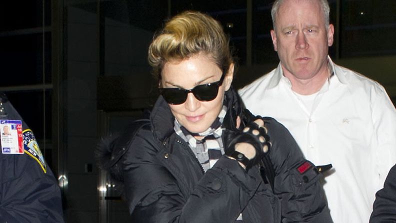 Madonna New Yorkissa lentokentällä.
