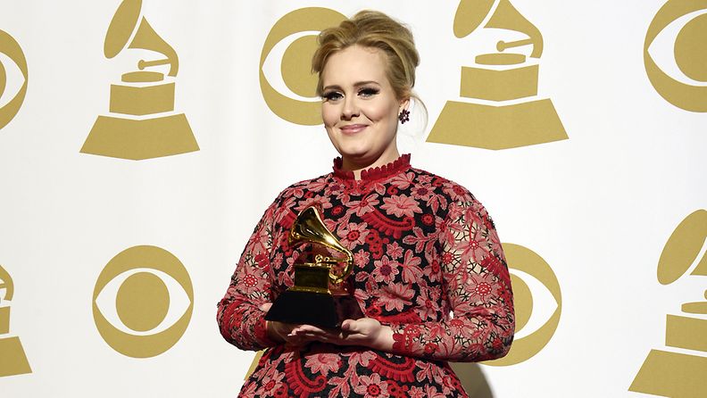 Adele nappasi parhaan pop-sooloesiintymisen Grammyn. 