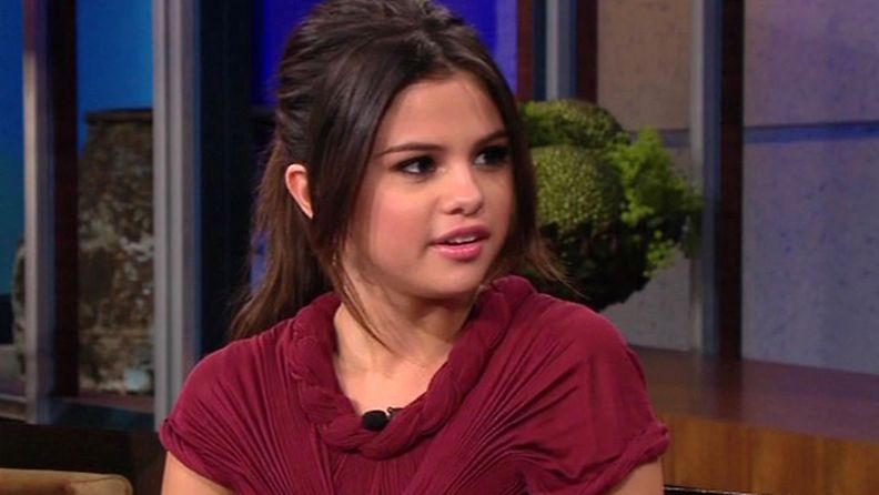 Selena Gomez vain hetkeä aiemmin Jay Lenon vieraana.