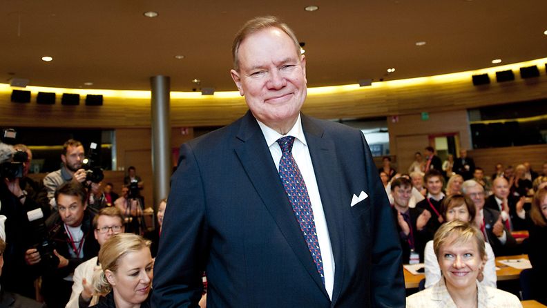 Paavo Lipponen asetettiin lauantaina 8.lokakuuta SDP:n presidenttiehdokkaaksi.
