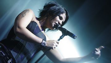 Hanna Pakarinen Evanescencen lämmittelijänä kesällä 2007.