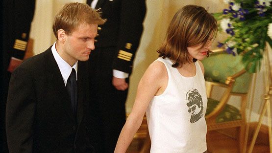 Kerkko Koskinen ja Anni Sinnemäki Linnan juhlissa vuonna 2000. (Kuva: Martti Kainulainen/Lehtikuva)