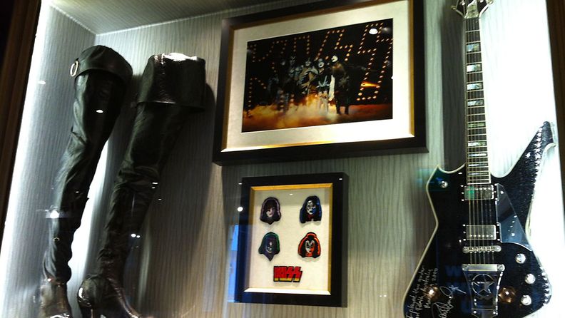 Kiss-yhtyeen kokoelma Hard Rock Cafessa.