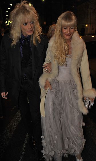 Michael Monroe ja Johanna-vaimo saapuivat Linnan juhliin.