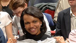 Condoleezza Rice fanittaa Kissiä. (Kuva: Mitchell Layton /Getty Images)