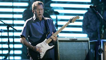 Kitaristi Eric Clapton esiintyi Hartwall Areenalla vuonna 2006. (Kuva: Antti Aimo-Koivisto/Lehtikuva)