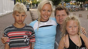 Tommi, Riitta-Liisa, Tomi ja Ida Roponen (Lehtikuva)