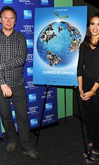Jessica Alba ja Brian Hill Tribeca filmifestivaaleilla (Kuva: Getty Images/All Over Press)