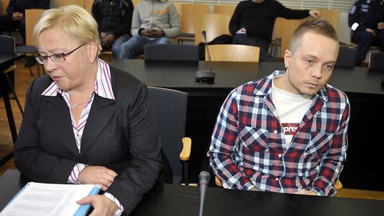 Pikku Gee eli Henri Vähäkainu oikeudessa  10. maaliskuuta (Kuva: Jussi Nukari/Lehtikuva) 
