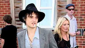 Kate Moss ja Pete Doherty Isle Of Wight -festivaaleilla