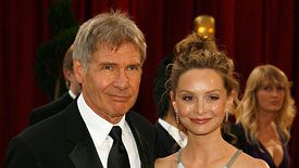 Harrison Ford ja Calista Flockhart  poistuivat Oscar-juhlista tyylillä (Kuva: Vince Bucci/Getty Images)  