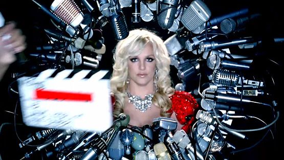Britney Spearsin Hold It Against Me musiikkivideon ympärillä kohutaan jo ennen videon julkaisua.